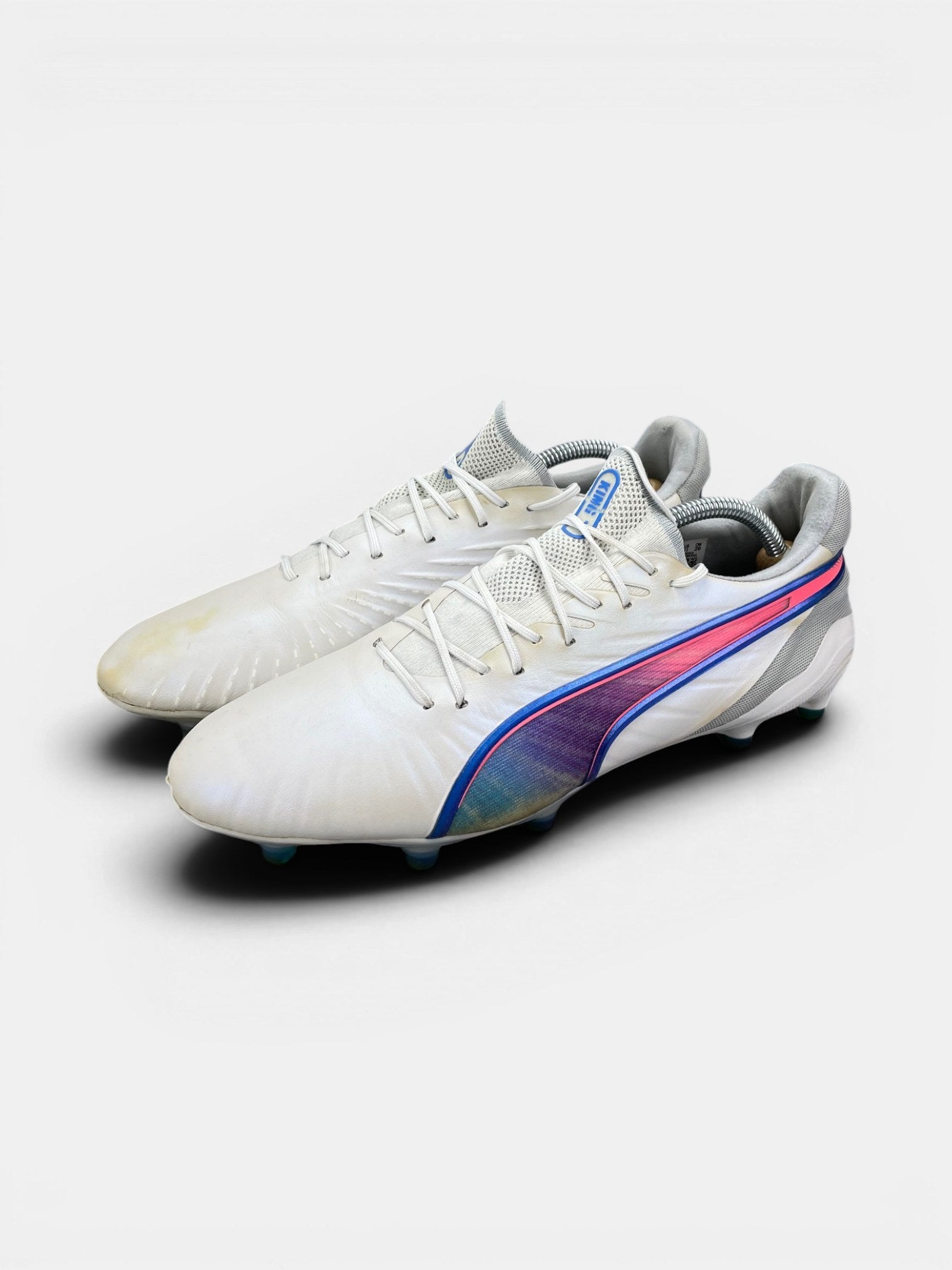 Puma King Ultimate — buty sportowe męskie w bardzo dobrym stanie rozmiar 44.5, widok z boku