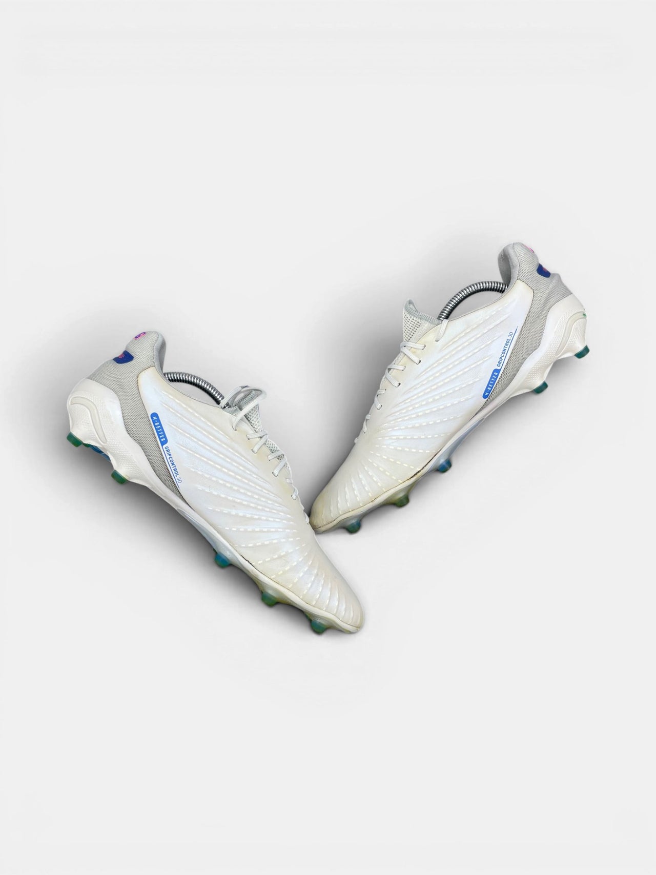Puma King Ultimate — buty sportowe męskie w bardzo dobrym stanie rozmiar 44.5, zewnętrzny panel prawego buta