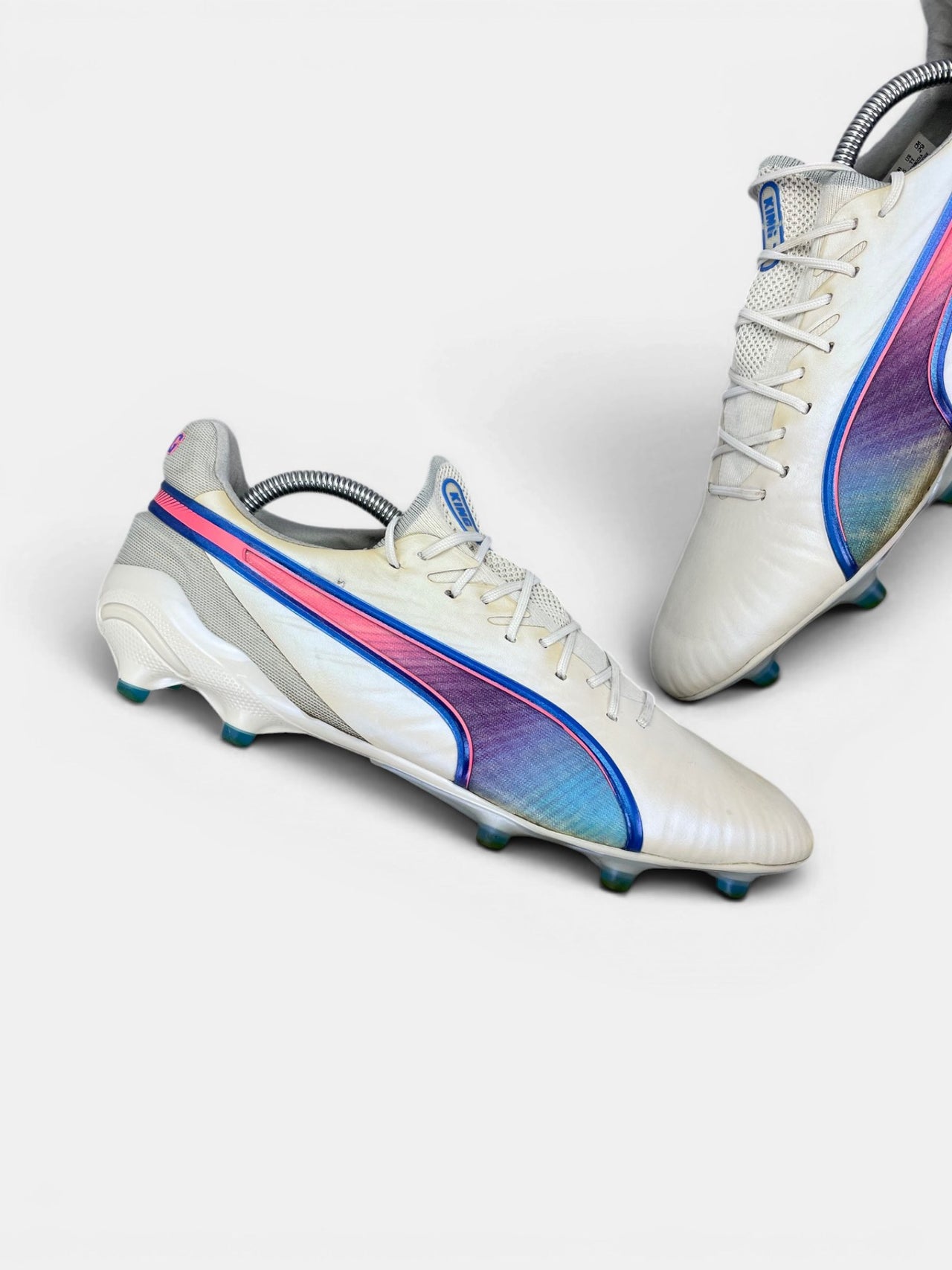Puma King Ultimate — buty sportowe męskie w bardzo dobrym stanie rozmiar 44.5, zewnętrzny panel lewego buta