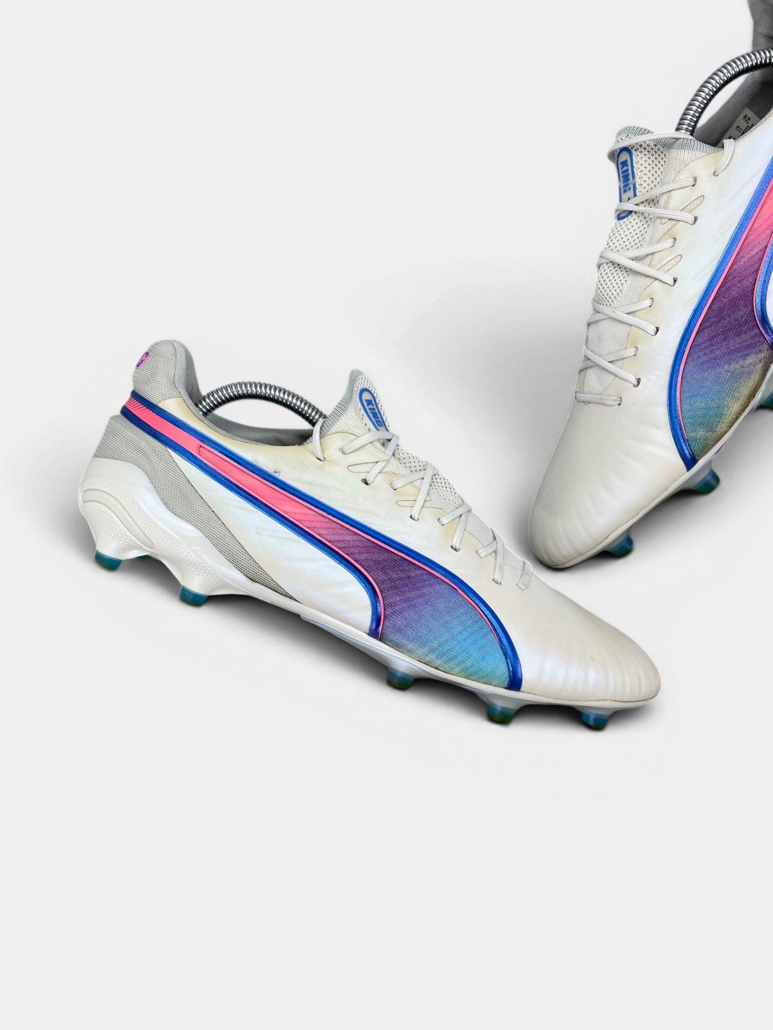 Puma King Ultimate — buty sportowe męskie w bardzo dobrym stanie rozmiar 44.5, zewnętrzny panel lewego buta