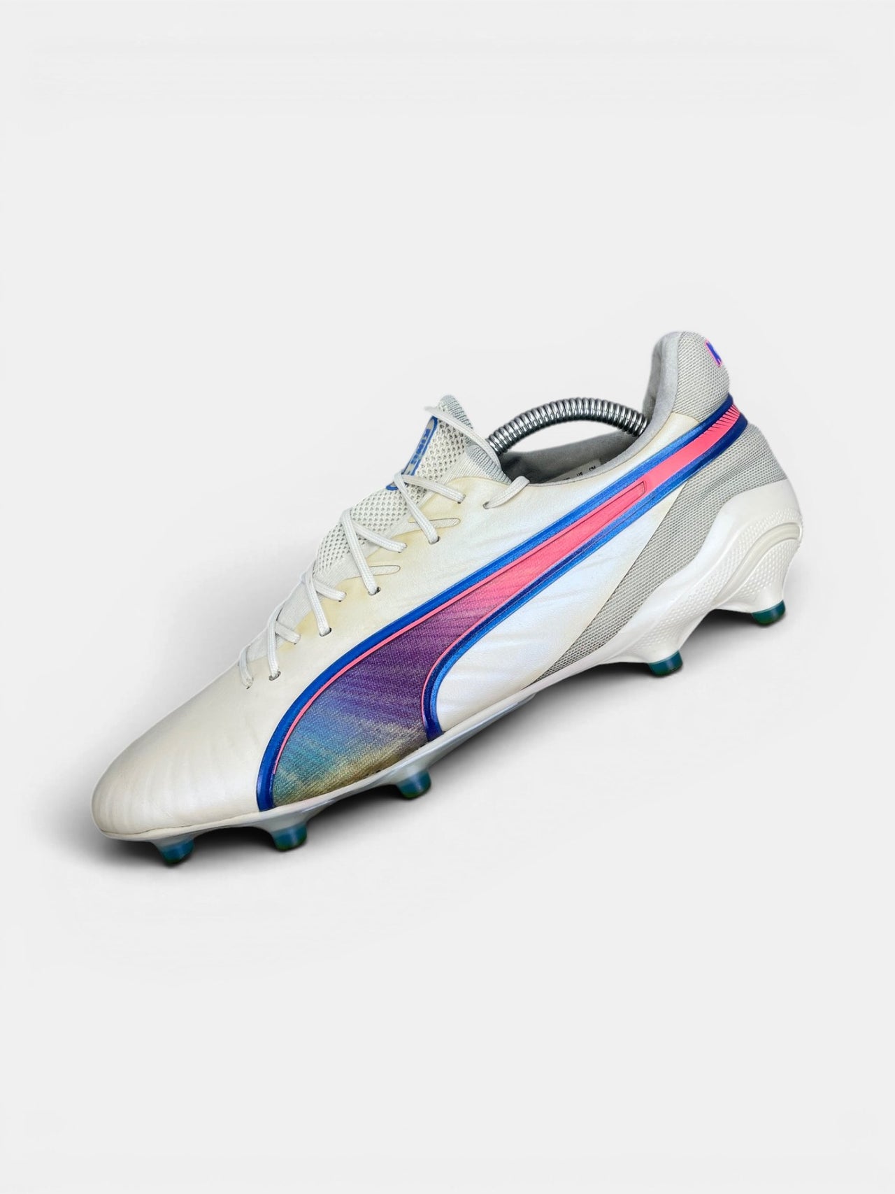 Puma King Ultimate — buty sportowe męskie w bardzo dobrym stanie rozmiar 44.5, widok z góry na wewnętrzną stronę butów