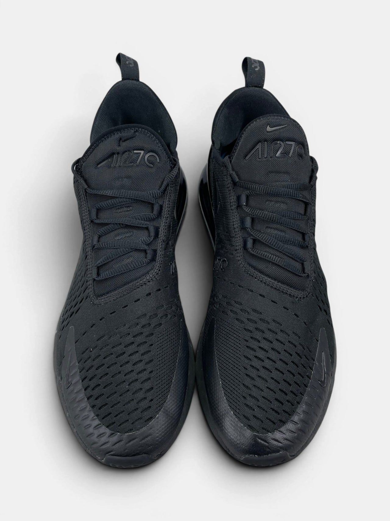 Nike Air Max 270 Triple Black — buty sportowe męskie w bardzo dobrym stanie rozmiar 46, widok z góry