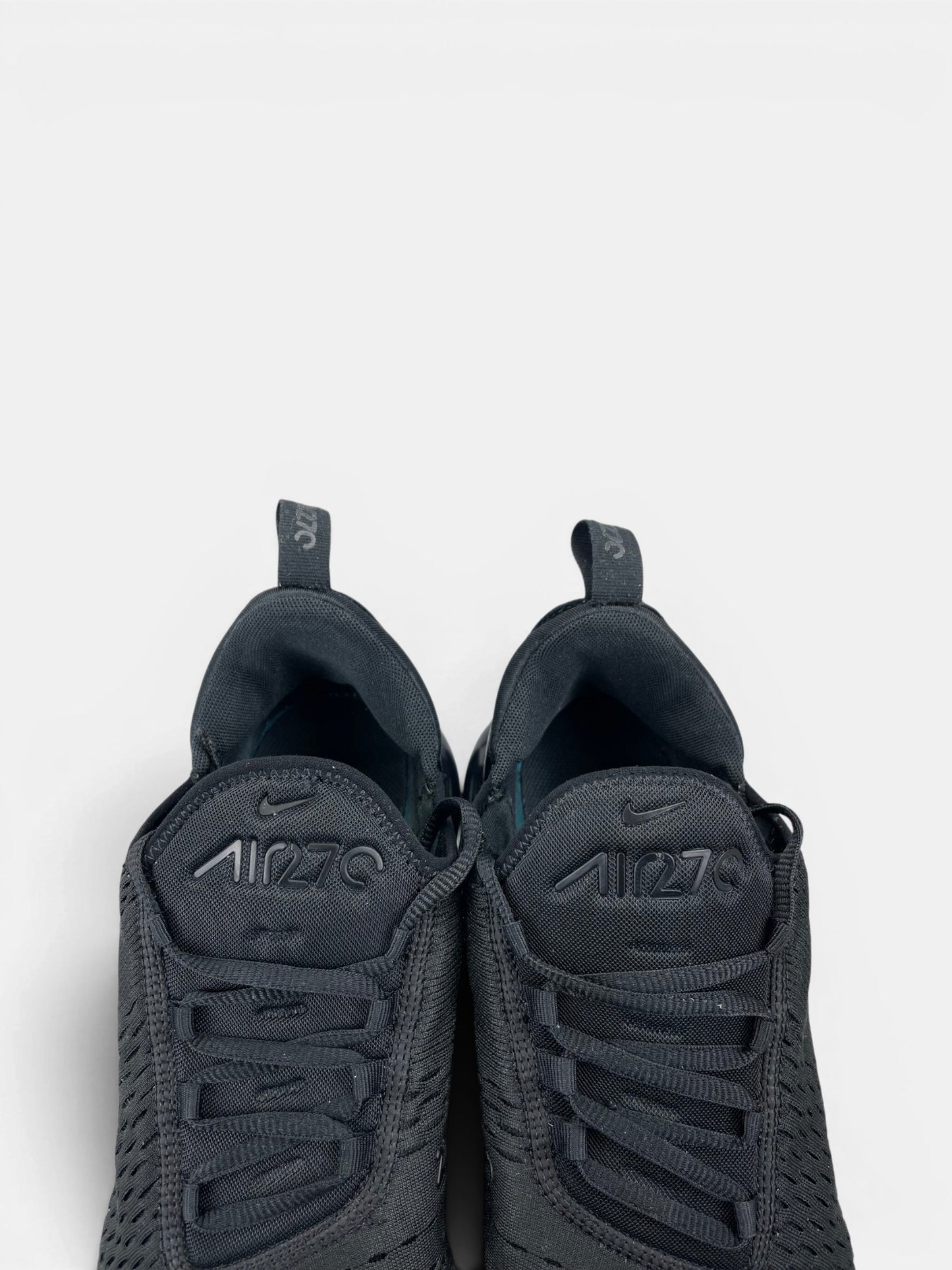 Nike Air Max 270 Triple Black — buty sportowe męskie w bardzo dobrym stanie rozmiar 46, zapiętki butów