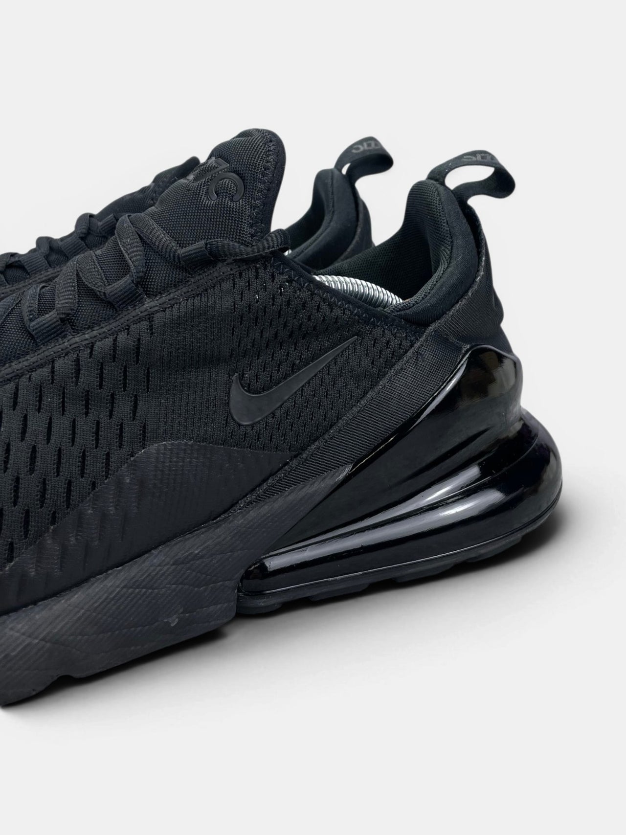 Nike Air Max 270 Triple Black — buty sportowe męskie w bardzo dobrym stanie rozmiar 46, opcjonalne zdjęcie 1