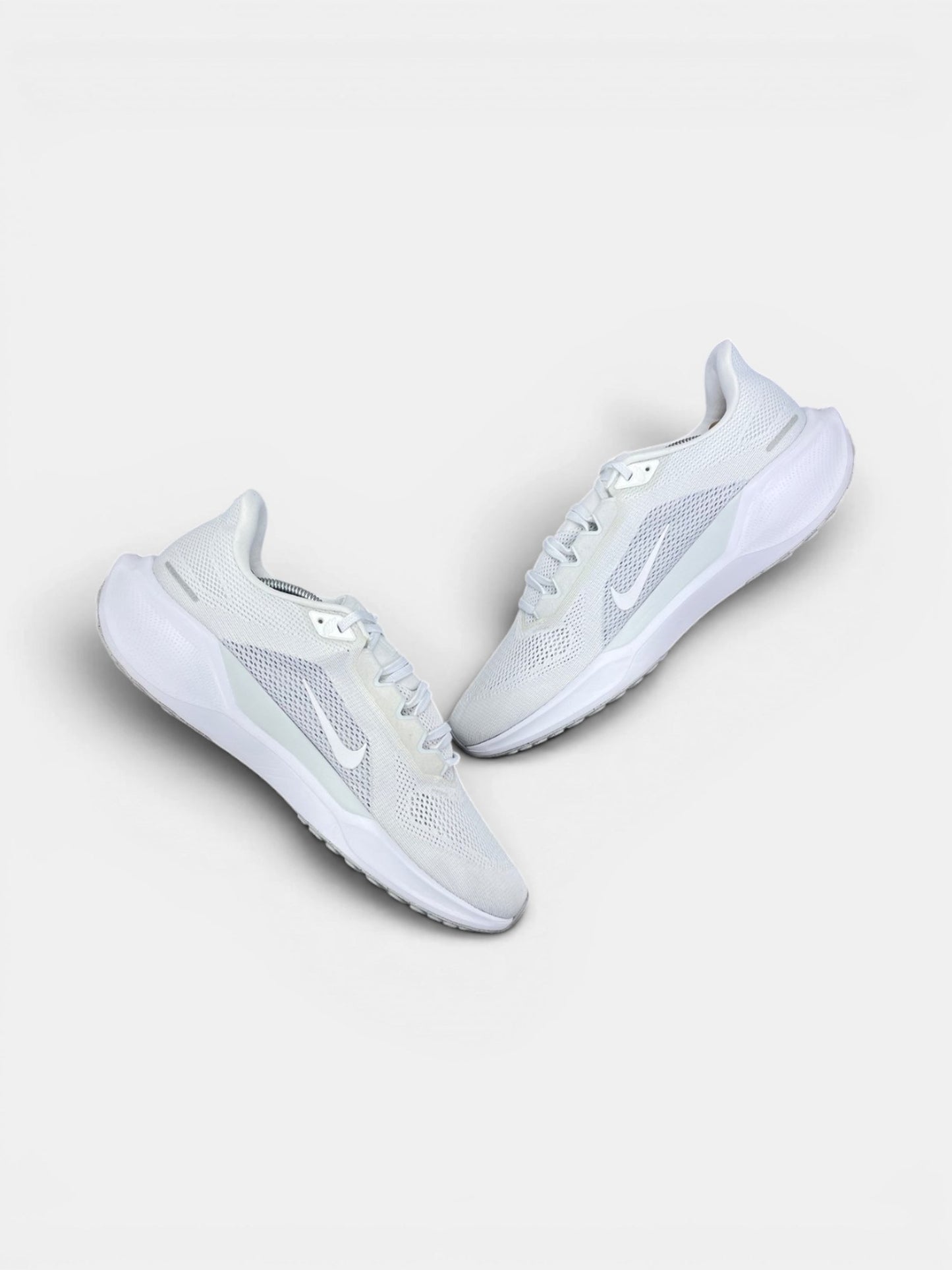 Nike Pegasus 41 Pure Platinum — buty sportowe męskie w bardzo dobrym stanie rozmiar 47, zewnętrzny panel prawego buta