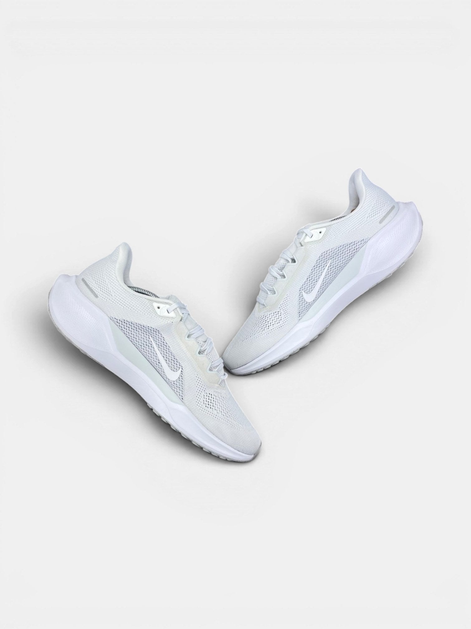 Nike Pegasus 41 Pure Platinum — buty sportowe męskie w bardzo dobrym stanie rozmiar 47, zewnętrzny panel prawego buta