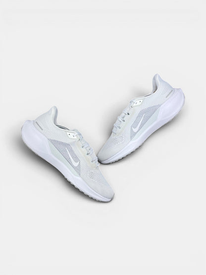 Nike Pegasus 41 Pure Platinum — buty sportowe męskie w bardzo dobrym stanie rozmiar 47, zewnętrzny panel prawego buta