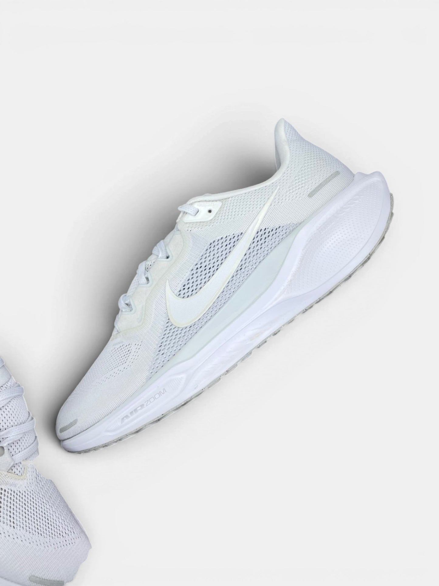 Nike Pegasus 41 Pure Platinum — buty sportowe męskie w bardzo dobrym stanie rozmiar 47, widok z góry na wewnętrzną stronę butów