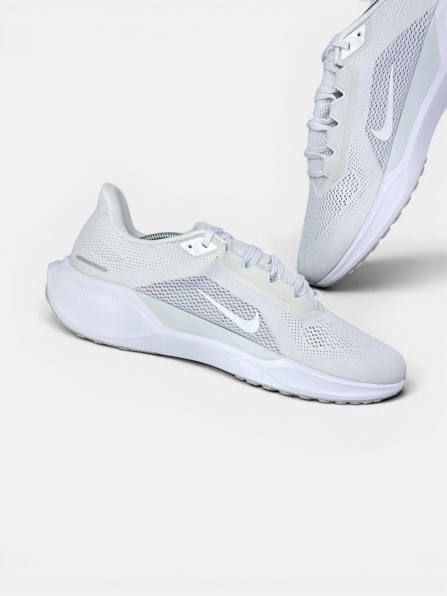 Nike Pegasus 41 Pure Platinum — buty sportowe męskie w bardzo dobrym stanie rozmiar 47, wewnętrzny panel lewego buta