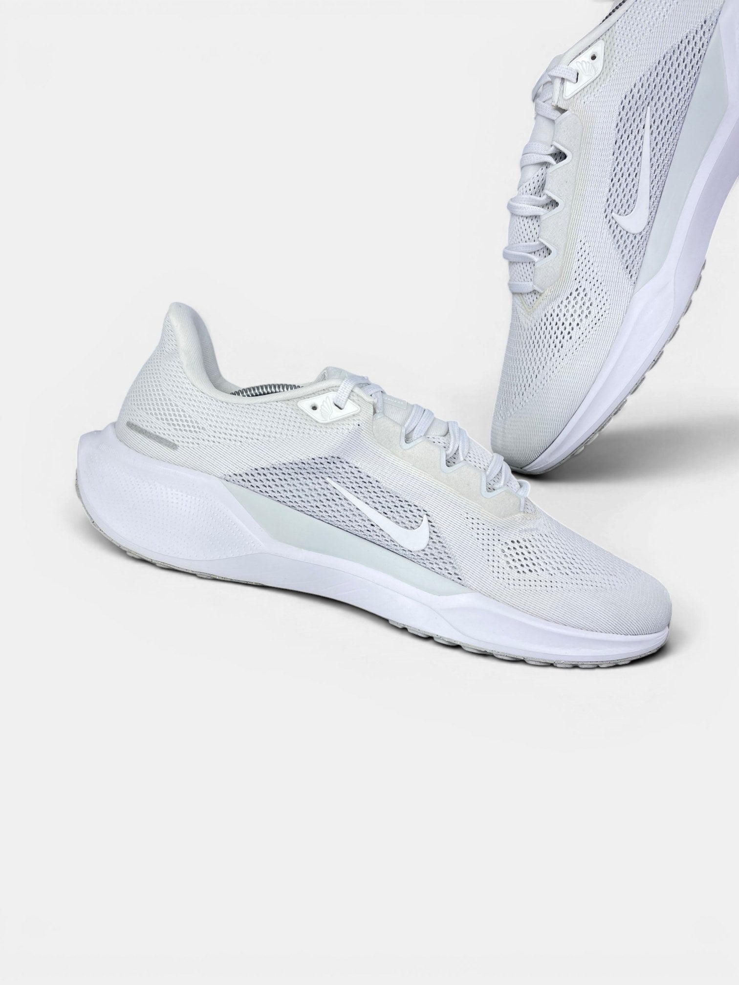 Nike Pegasus 41 Pure Platinum — buty sportowe męskie w bardzo dobrym stanie rozmiar 47, wewnętrzny panel lewego buta
