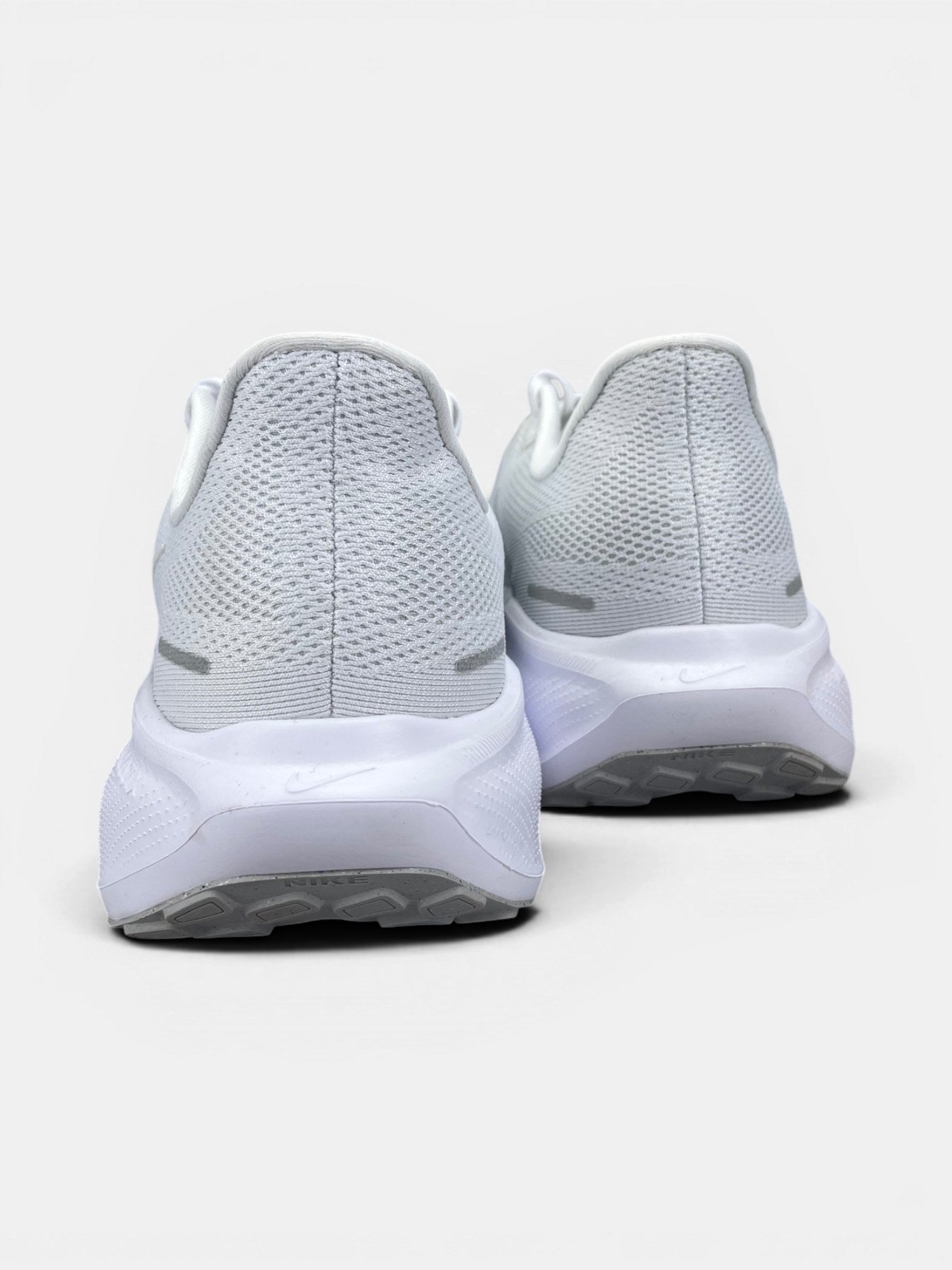 Nike Pegasus 41 Pure Platinum — buty sportowe męskie w bardzo dobrym stanie rozmiar 47, widok z tyłu