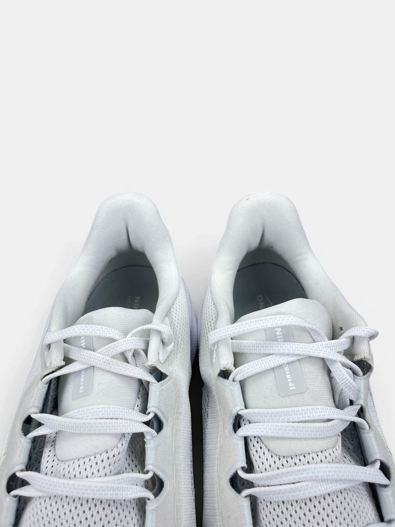 Nike Pegasus 41 Pure Platinum — buty sportowe męskie w bardzo dobrym stanie rozmiar 47, zapiętki butów