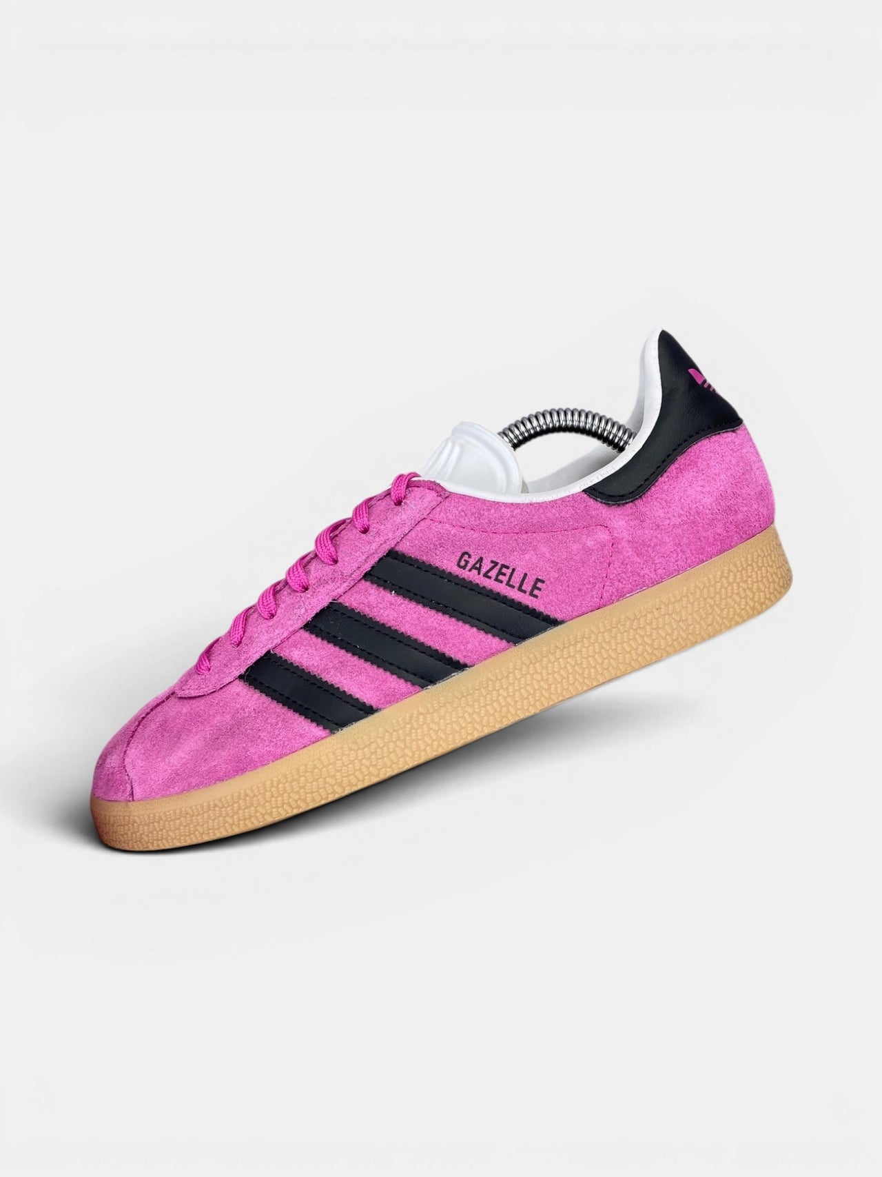 Adidas Gazelle — buty sportowe damskie w bardzo dobrym stanie rozmiar 40, widok z góry na wewnętrzną stronę butów
