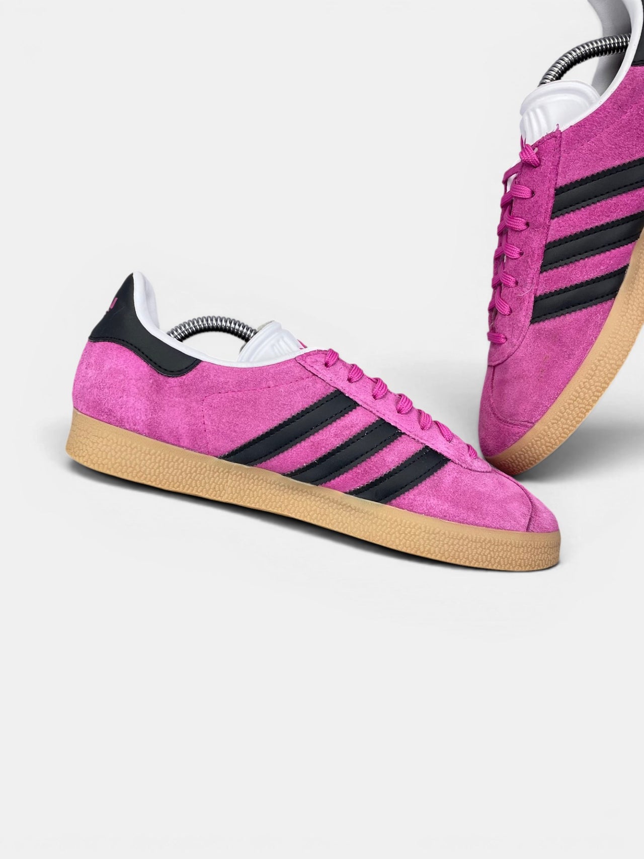 Adidas Gazelle — buty sportowe damskie w bardzo dobrym stanie rozmiar 40, wewnętrzny panel lewego buta