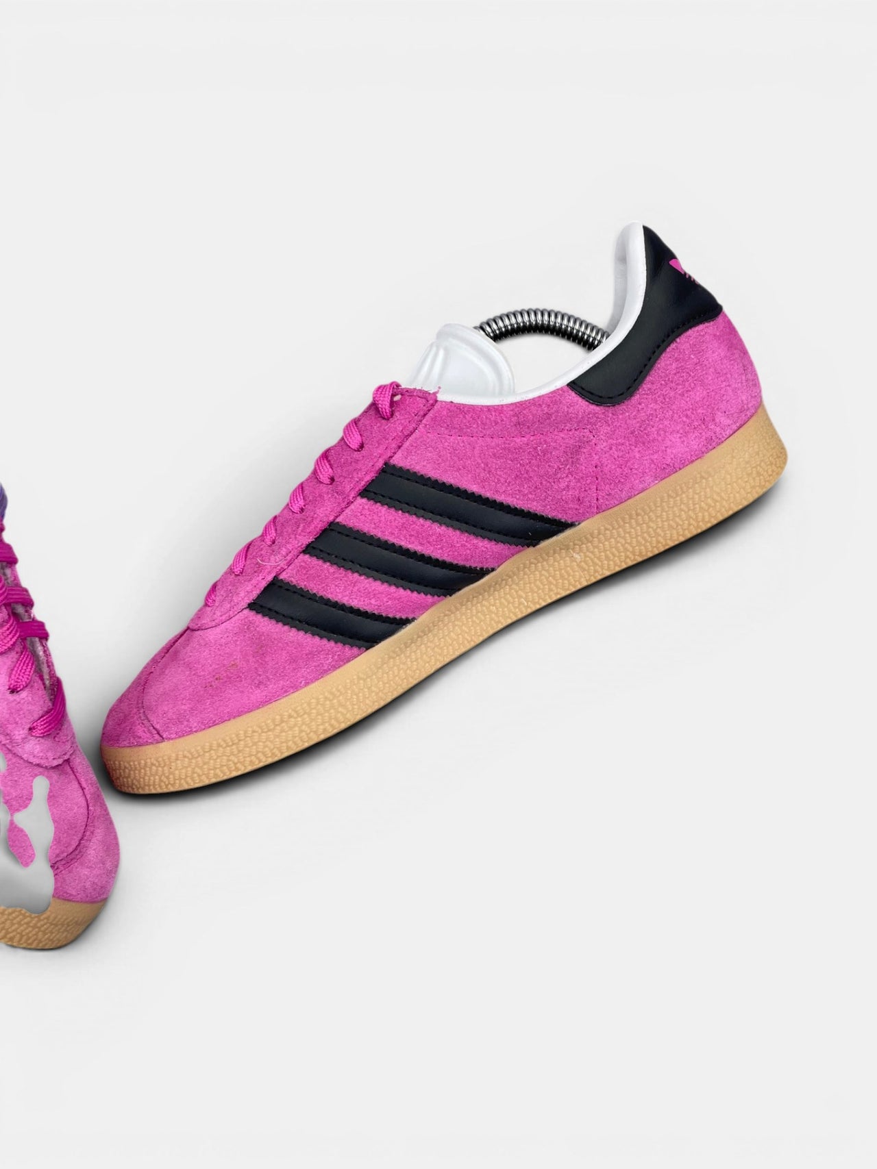 Adidas Gazelle — buty sportowe damskie w bardzo dobrym stanie rozmiar 40, wewnętrzny panel prawego buta