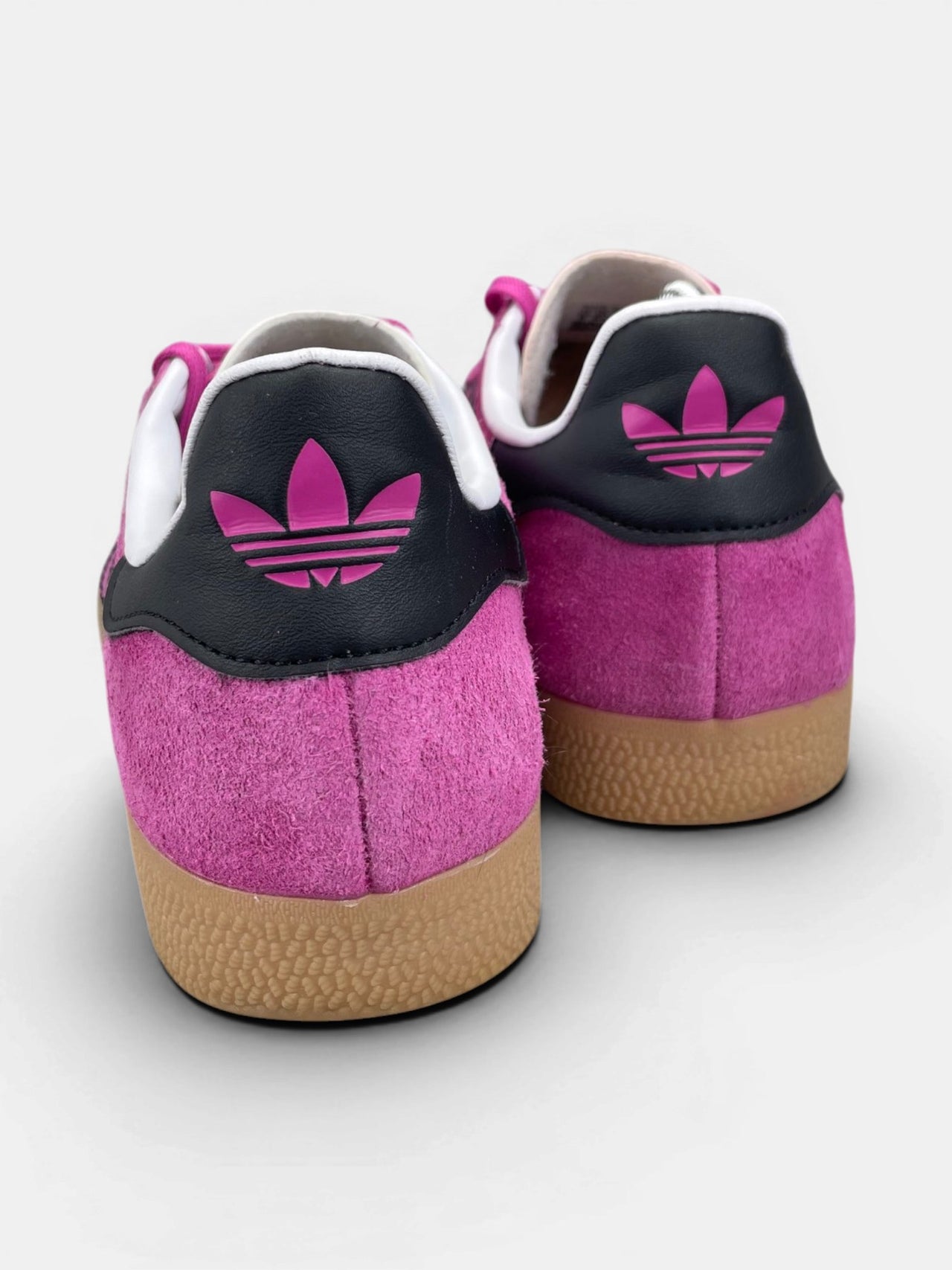 Adidas Gazelle — buty sportowe damskie w bardzo dobrym stanie rozmiar 40, widok z tyłu