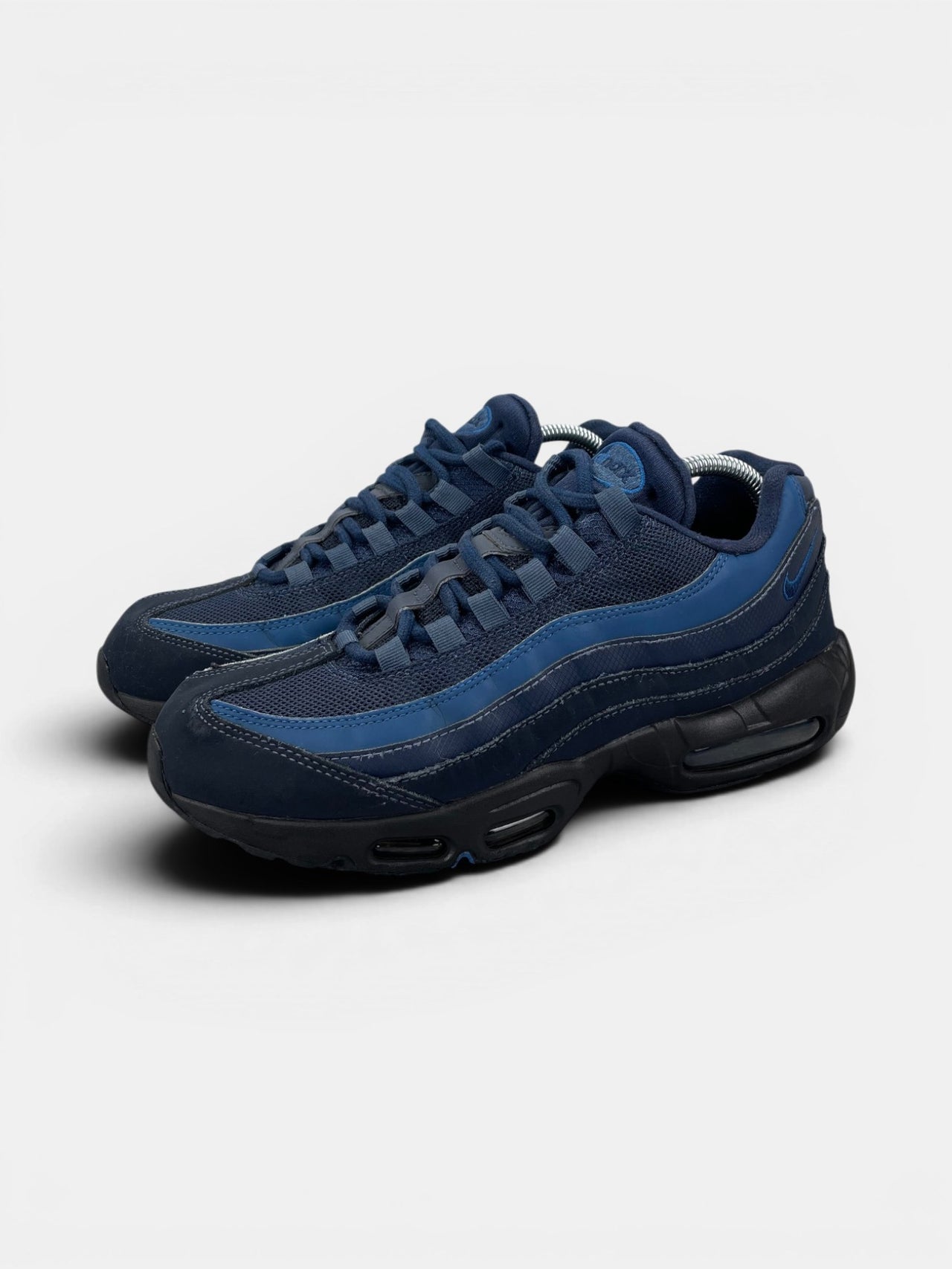 Nike Air Max 95 Harbor Blue — buty sportowe męskie w bardzo dobrym stanie rozmiar 42.5, widok z boku
