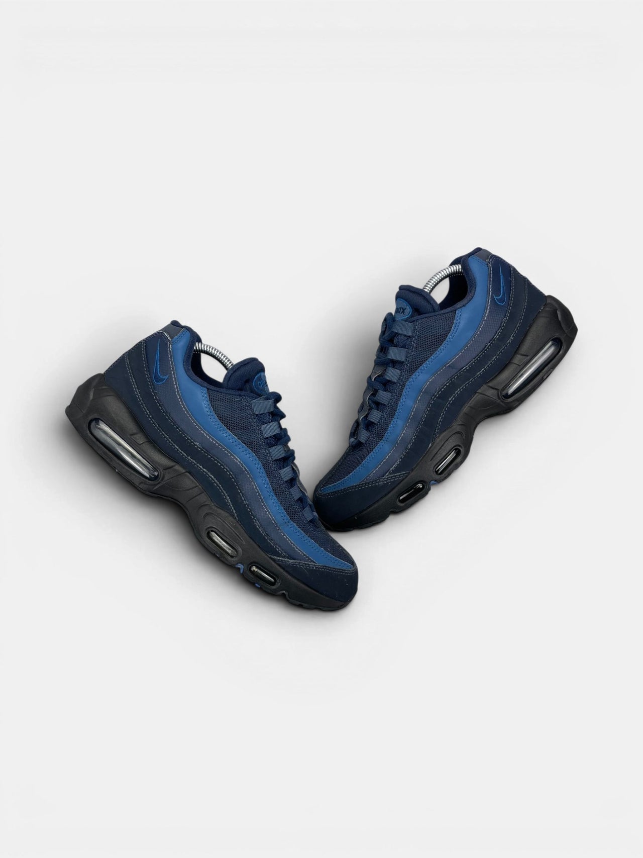 Nike Air Max 95 Harbor Blue — buty sportowe męskie w bardzo dobrym stanie rozmiar 42.5, widok z góry na zewnętrzną stronę butów
