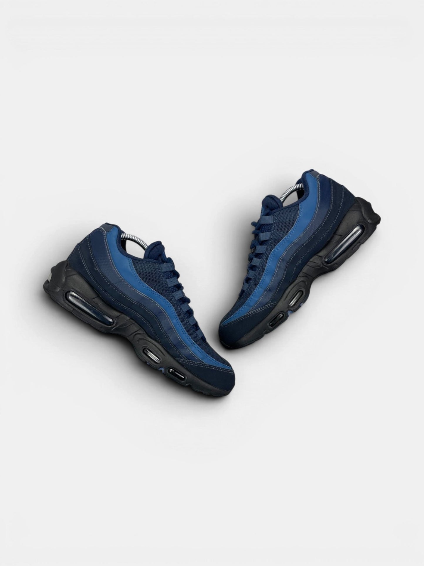 Nike Air Max 95 Harbor Blue — buty sportowe męskie w bardzo dobrym stanie rozmiar 42.5, zewnętrzny panel prawego buta