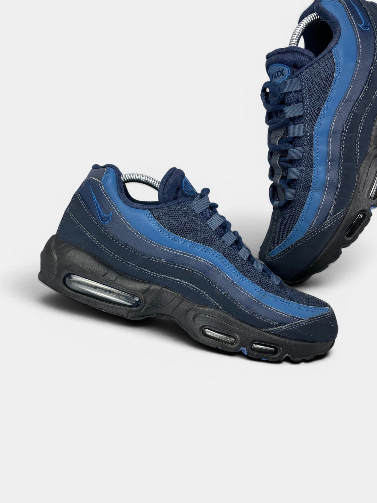 Nike Air Max 95 Harbor Blue — buty sportowe męskie w bardzo dobrym stanie rozmiar 42.5, zewnętrzny panel lewego buta