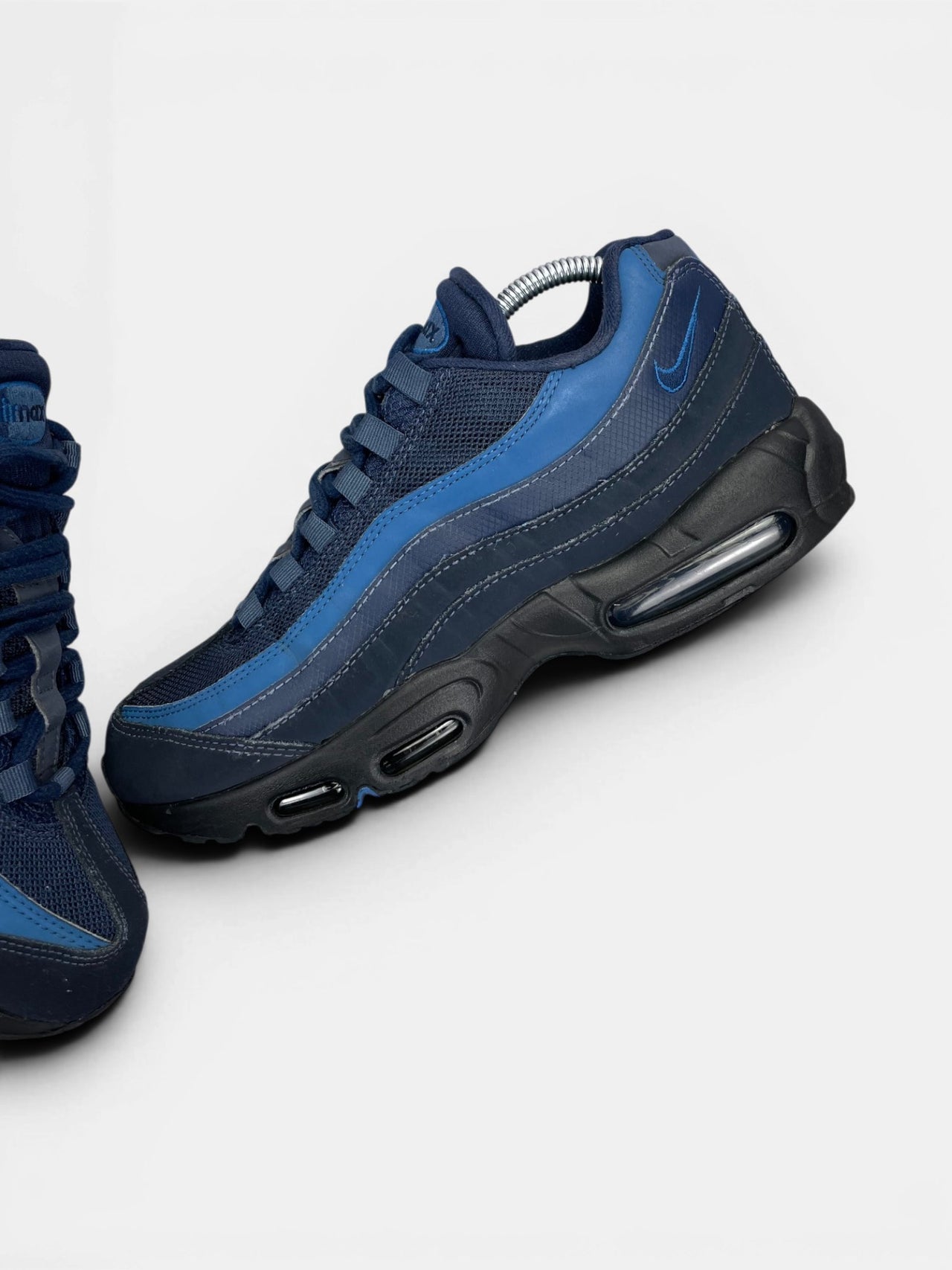 Nike Air Max 95 Harbor Blue — buty sportowe męskie w bardzo dobrym stanie rozmiar 42.5, widok z góry na wewnętrzną stronę butów