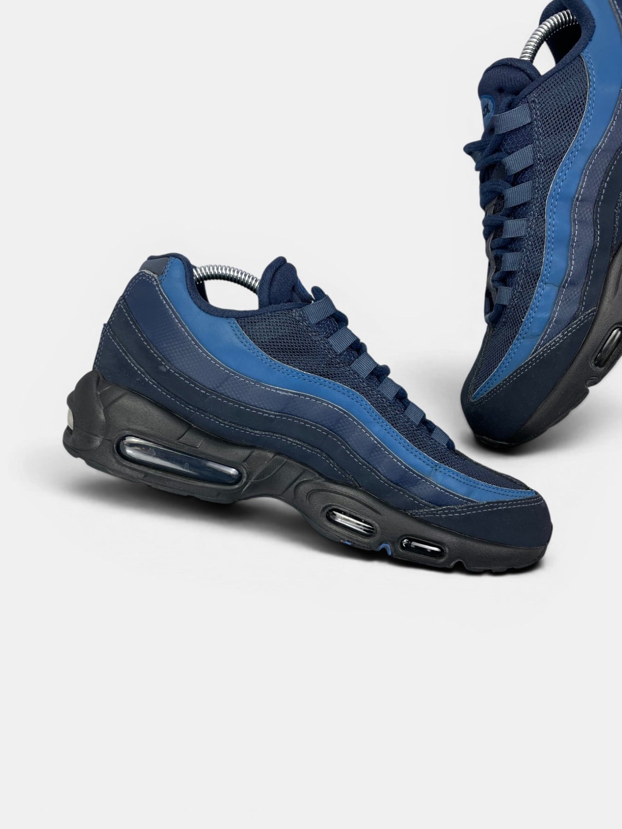 Nike Air Max 95 Harbor Blue — buty sportowe męskie w bardzo dobrym stanie rozmiar 42.5, wewnętrzny panel lewego buta