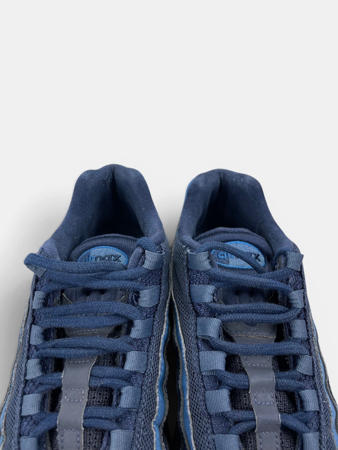 Nike Air Max 95 Harbor Blue — buty sportowe męskie w bardzo dobrym stanie rozmiar 42.5, zapiętki butów