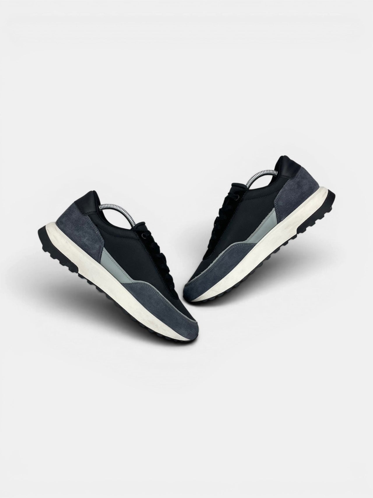 Calvin Klein Low Top Lace Up — buty sportowe męskie nowe rozmiar 42, zewnętrzny panel prawego buta