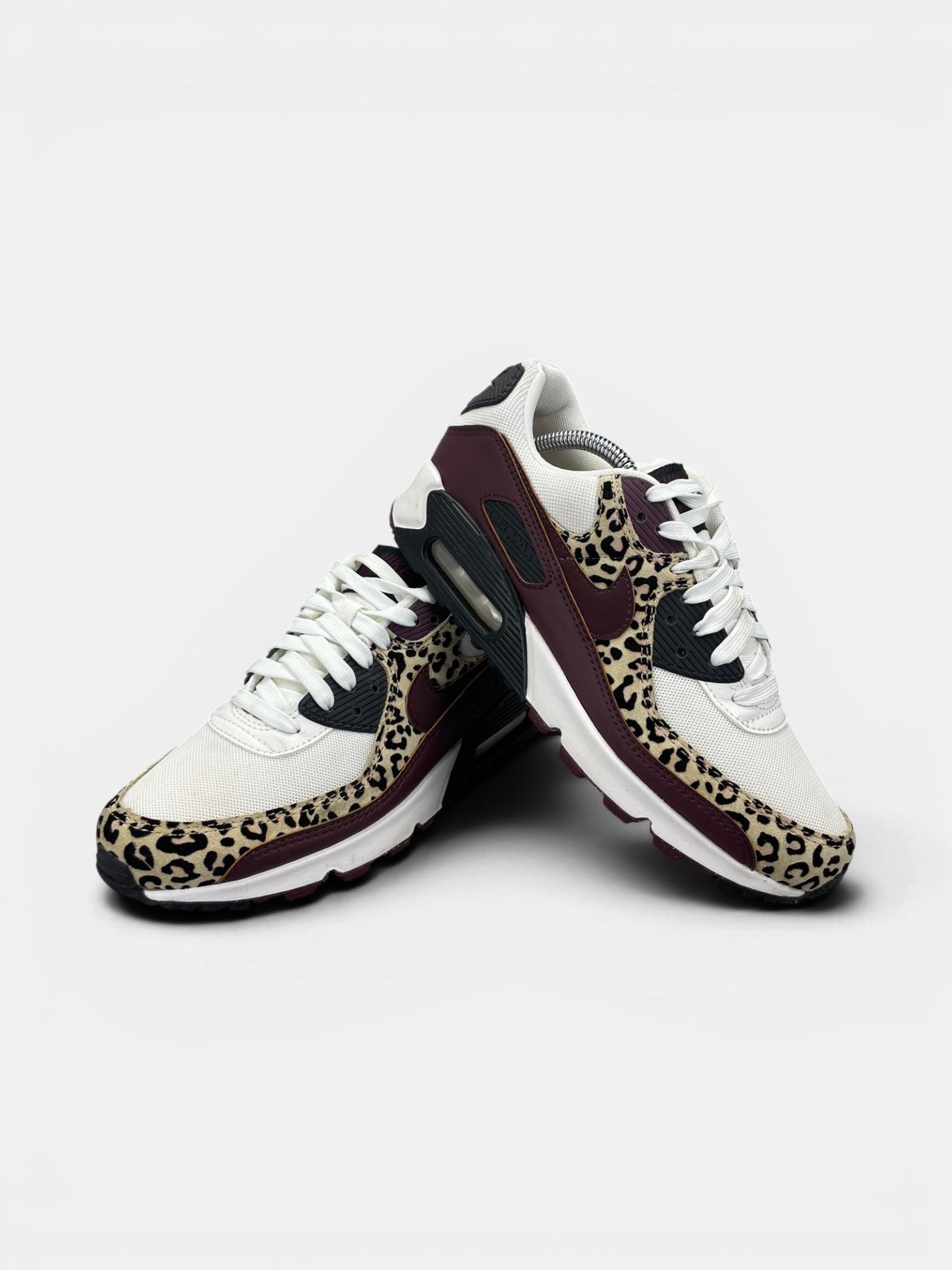 Nike Air Max 90 Nike Air Max 90 Leopard ‘Burgundy Crush’ — buty sportowe damskie w bardzo dobrym stanie rozmiar 40, boczny profil