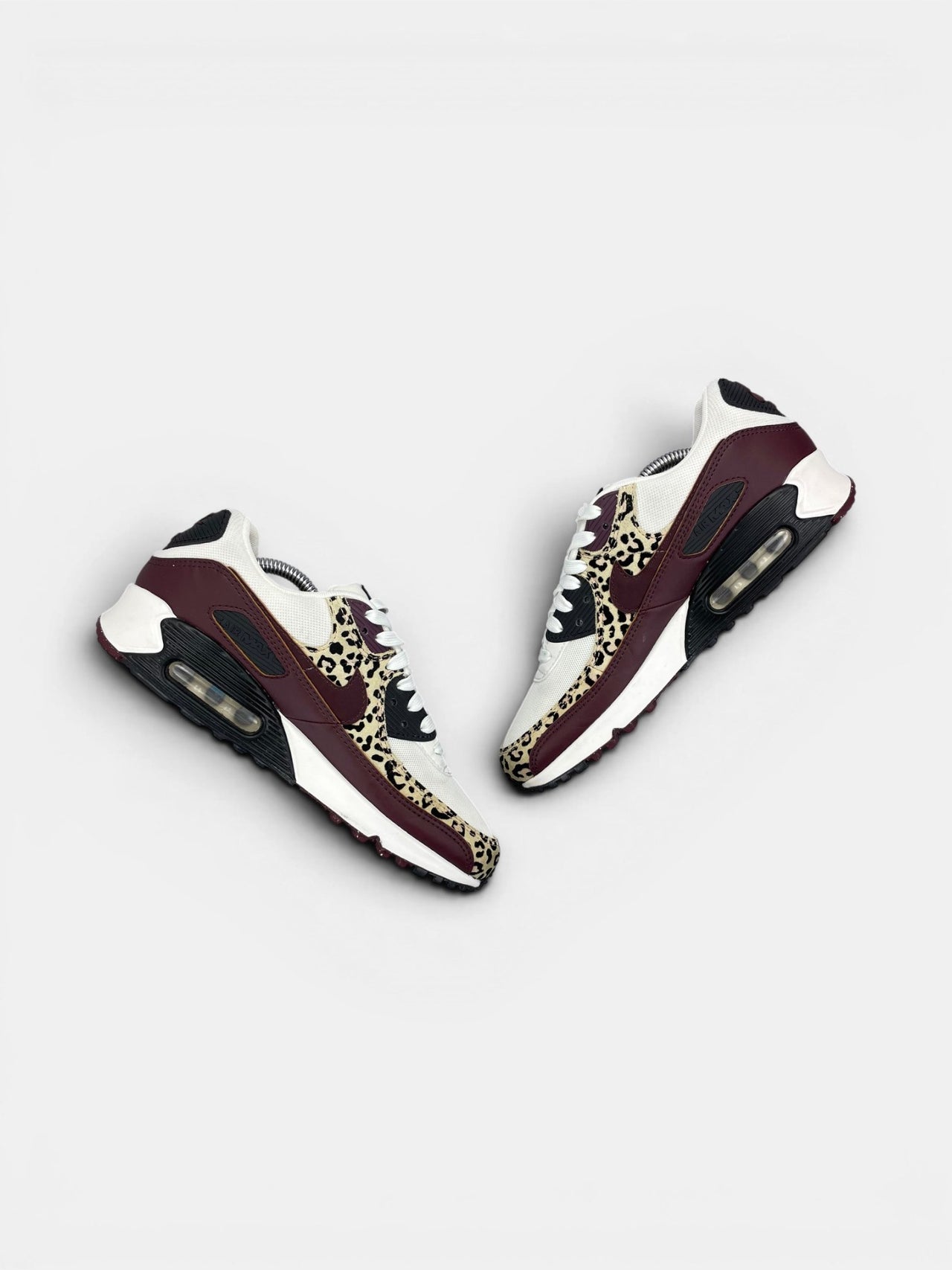 Nike Air Max 90 Nike Air Max 90 Leopard ‘Burgundy Crush’ — buty sportowe damskie w bardzo dobrym stanie rozmiar 40, zewnętrzny panel prawego buta