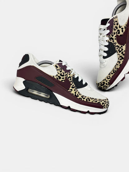 Nike Air Max 90 Nike Air Max 90 Leopard ‘Burgundy Crush’ — buty sportowe damskie w bardzo dobrym stanie rozmiar 40, zewnętrzny panel lewego buta