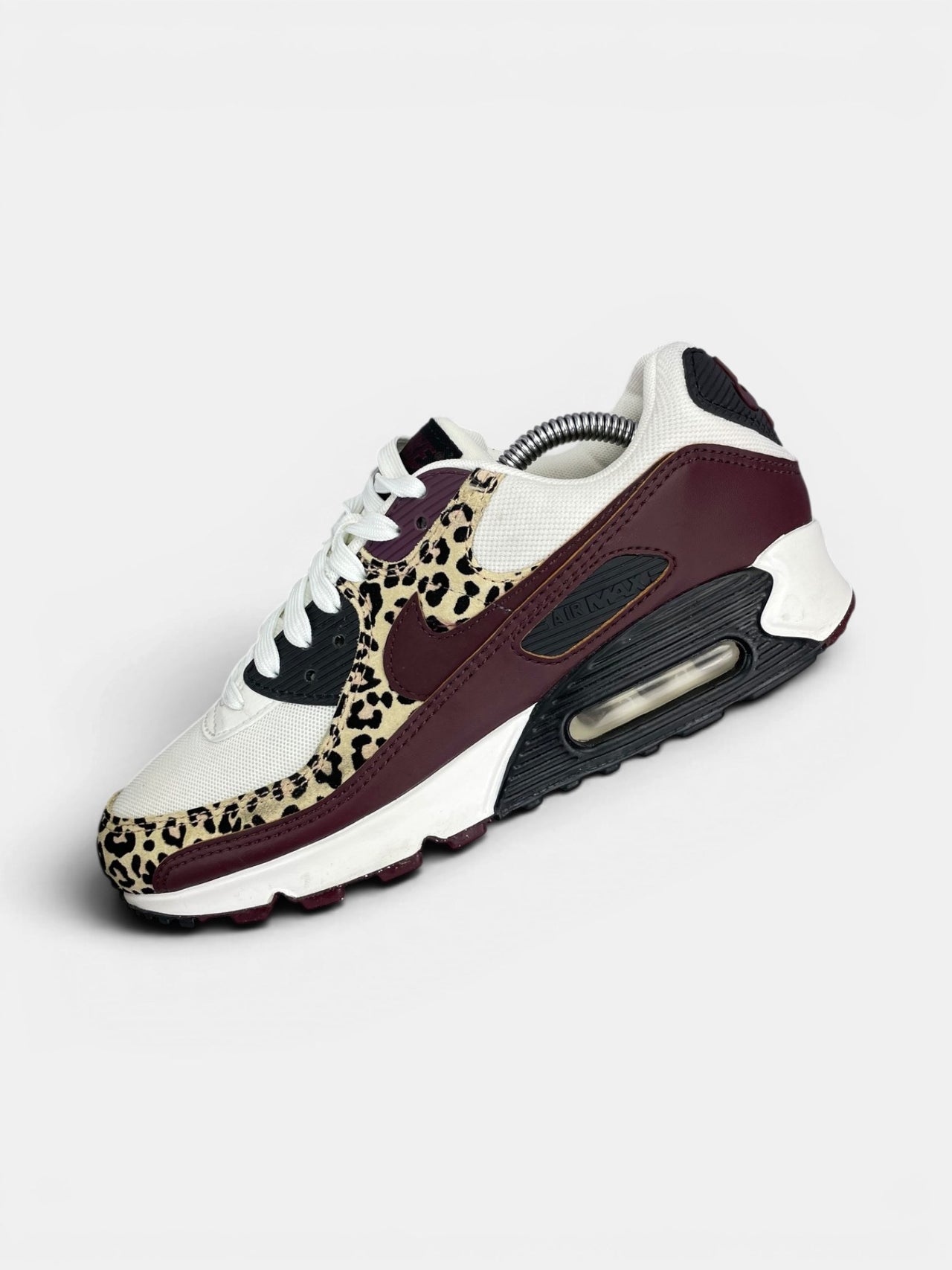 Nike Air Max 90 Nike Air Max 90 Leopard ‘Burgundy Crush’ — buty sportowe damskie w bardzo dobrym stanie rozmiar 40, widok z góry na wewnętrzną stronę butów