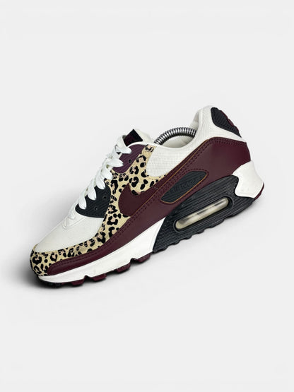 Nike Air Max 90 Nike Air Max 90 Leopard ‘Burgundy Crush’ — buty sportowe damskie w bardzo dobrym stanie rozmiar 40, widok z góry na wewnętrzną stronę butów