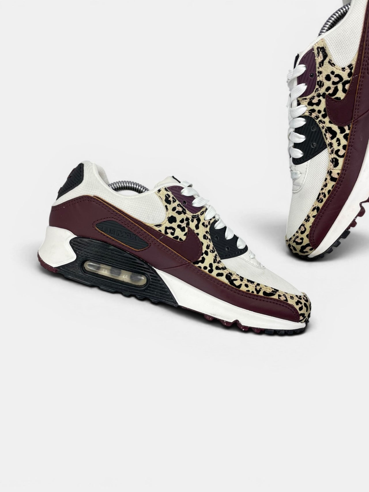 Nike Air Max 90 Nike Air Max 90 Leopard ‘Burgundy Crush’ — buty sportowe damskie w bardzo dobrym stanie rozmiar 40, wewnętrzny panel lewego buta
