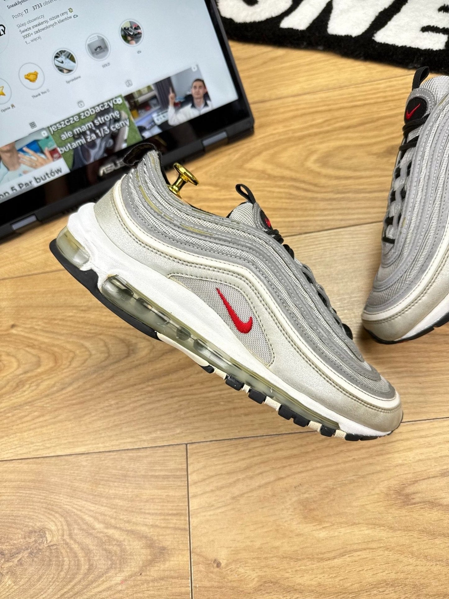 Nike Air Max 97 OG QS Silver Bullet Silver Bullet — buty sportowe męskie w bardzo dobrym stanie rozmiar 42, zewnętrzny panel prawego buta
