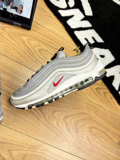 Nike Air Max 97 OG QS Silver Bullet Silver Bullet — buty sportowe męskie w bardzo dobrym stanie rozmiar 42, zewnętrzny panel lewego buta