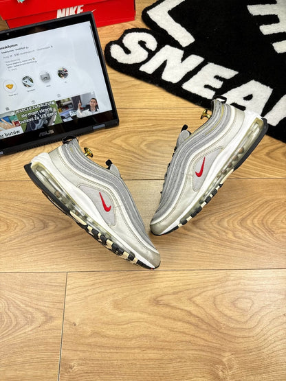 Nike Air Max 97 OG QS Silver Bullet Silver Bullet — buty sportowe męskie w bardzo dobrym stanie rozmiar 42, widok z góry na wewnętrzną stronę butów