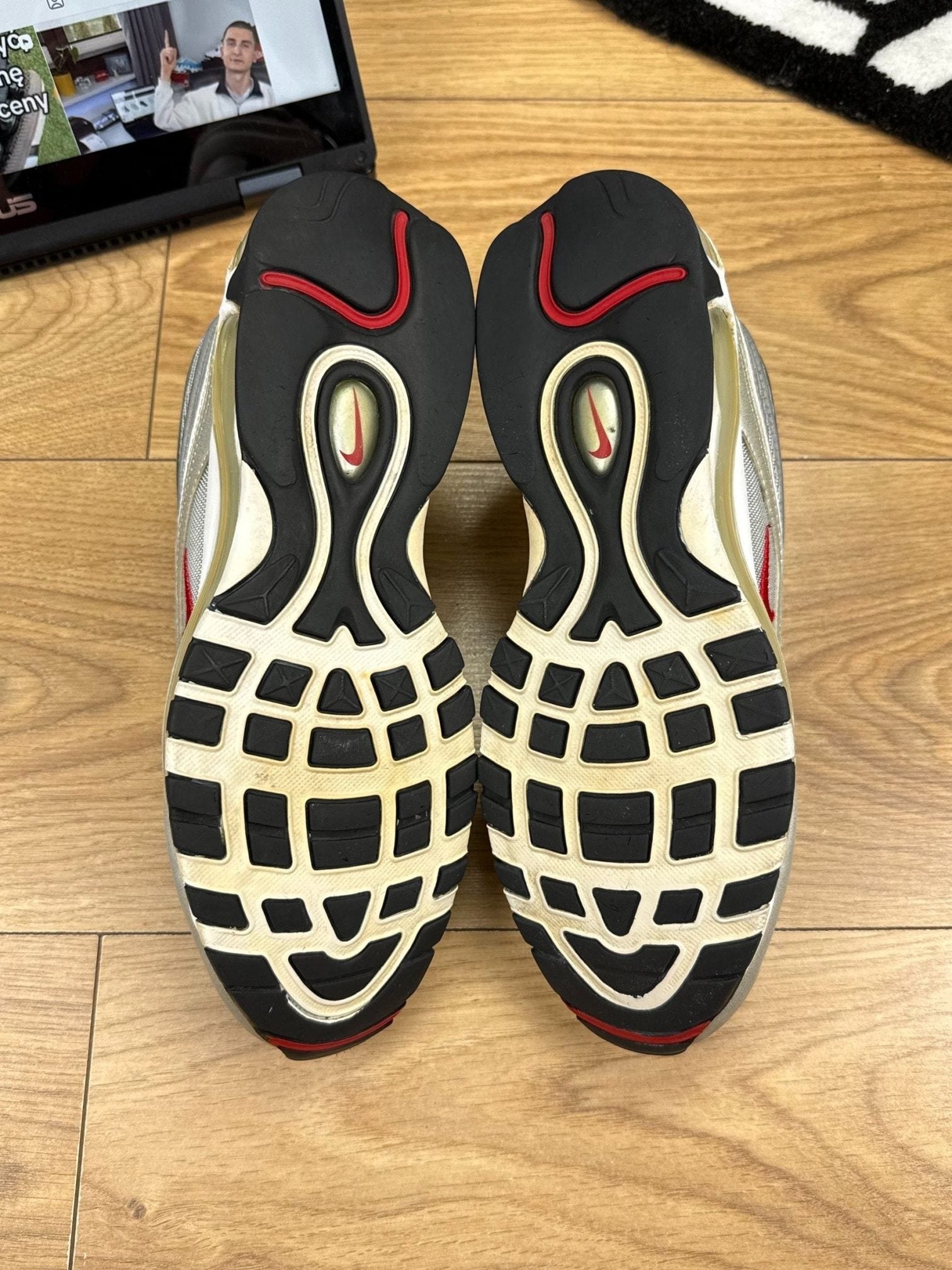 Nike Air Max 97 OG QS Silver Bullet Silver Bullet — buty sportowe męskie w bardzo dobrym stanie rozmiar 42, zapiętki butów