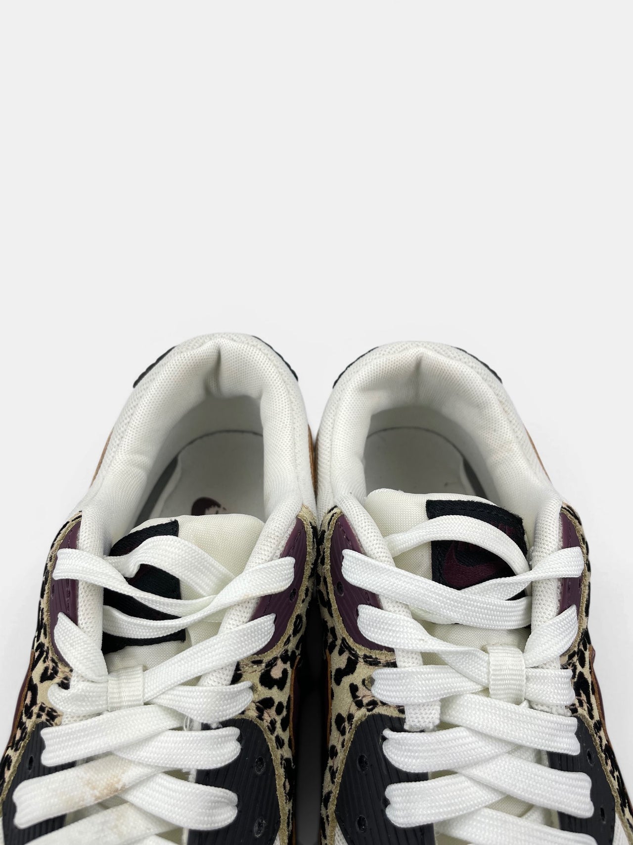 Nike Air Max 90 Nike Air Max 90 Leopard ‘Burgundy Crush’ — buty sportowe damskie w bardzo dobrym stanie rozmiar 40, zapiętki butów