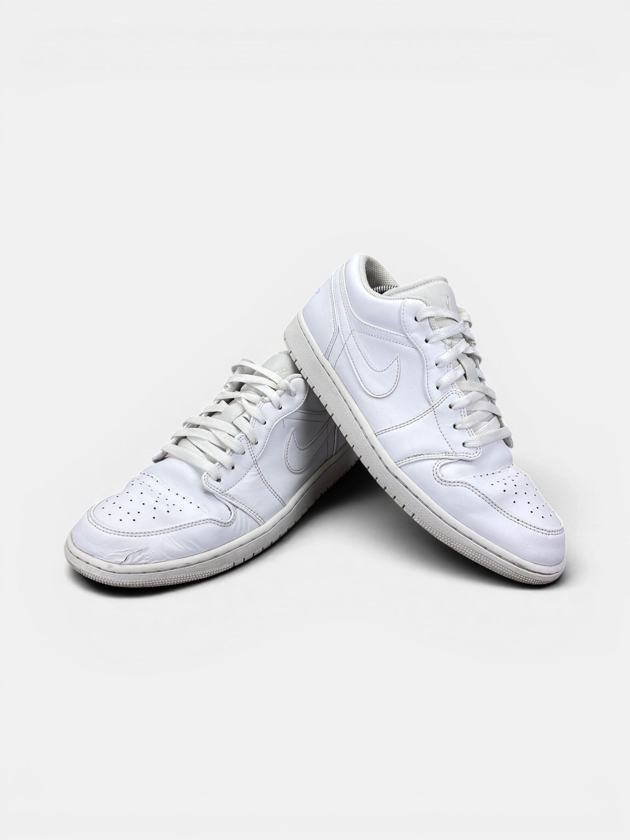 Nike Air Jordan 1 Low AJ1 Low Triple White — buty sportowe męskie w bardzo dobrym stanie rozmiar 44.5, boczny profil