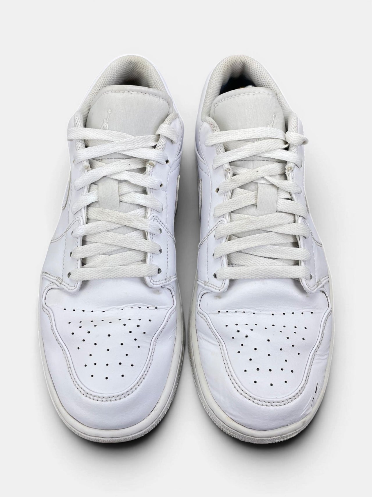Nike Air Jordan 1 Low AJ1 Low Triple White — buty sportowe męskie w bardzo dobrym stanie rozmiar 44.5, widok z góry
