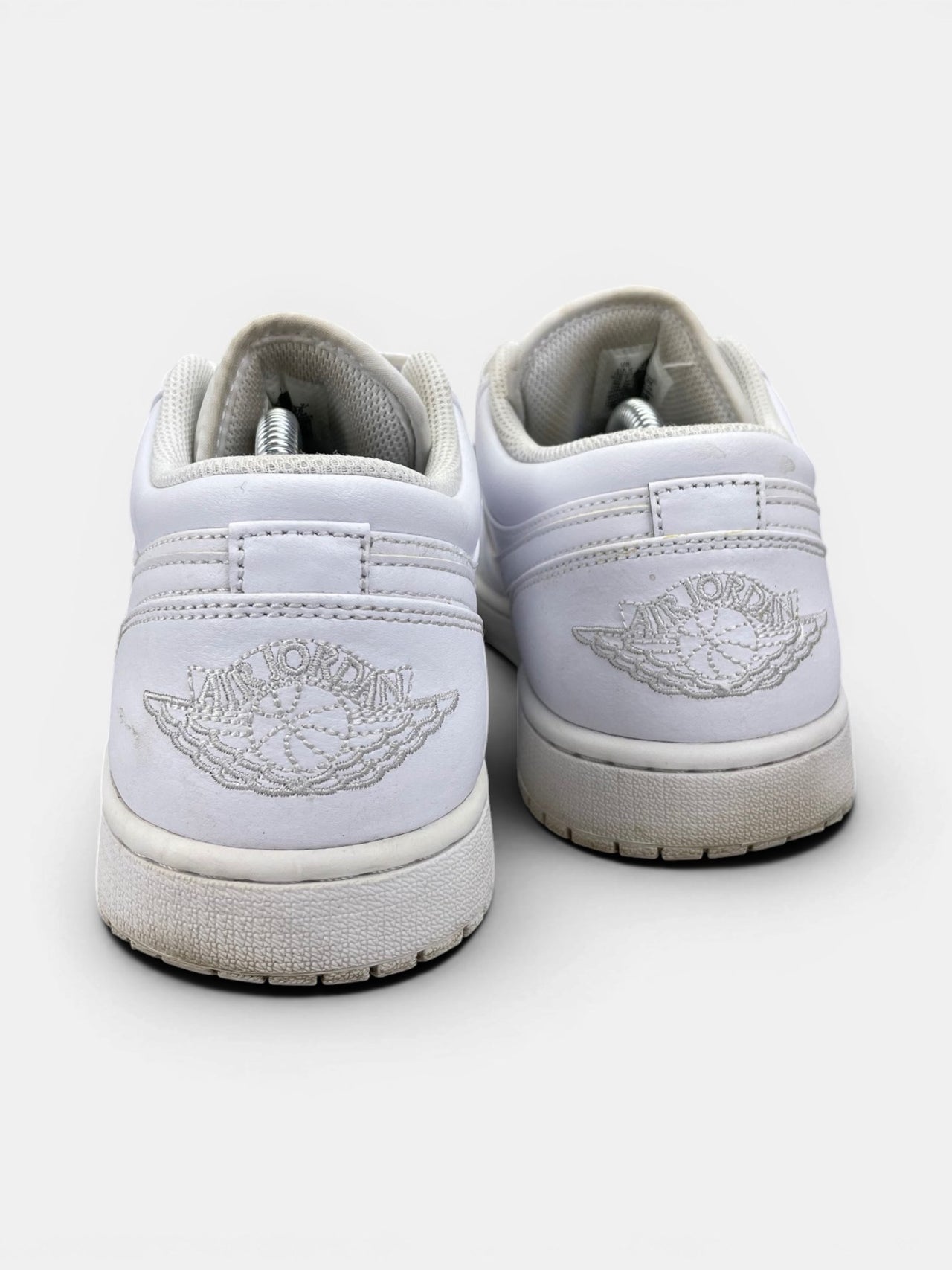 Nike Air Jordan 1 Low AJ1 Low Triple White — buty sportowe męskie w bardzo dobrym stanie rozmiar 44.5, widok z tyłu