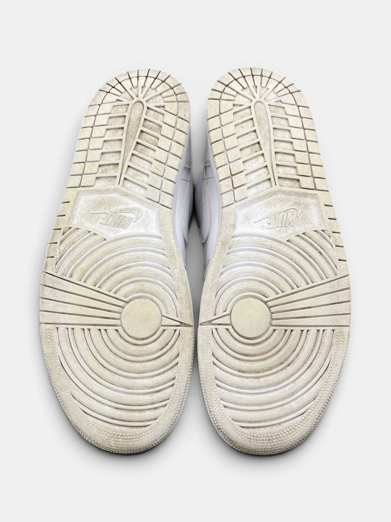 Nike Air Jordan 1 Low AJ1 Low Triple White — buty sportowe męskie w bardzo dobrym stanie rozmiar 44.5, podeszwa