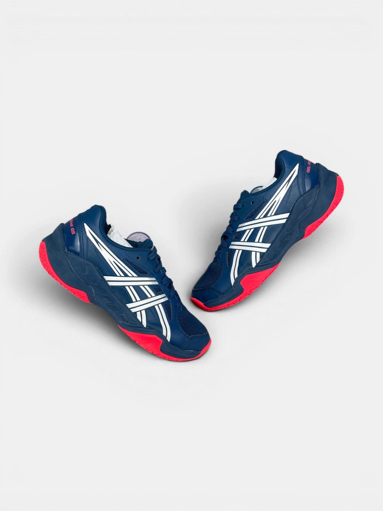 Asics Powerbreak GS — buty sportowe damskie w bardzo dobrym stanie rozmiar 37, widok z góry na zewnętrzną stronę butów