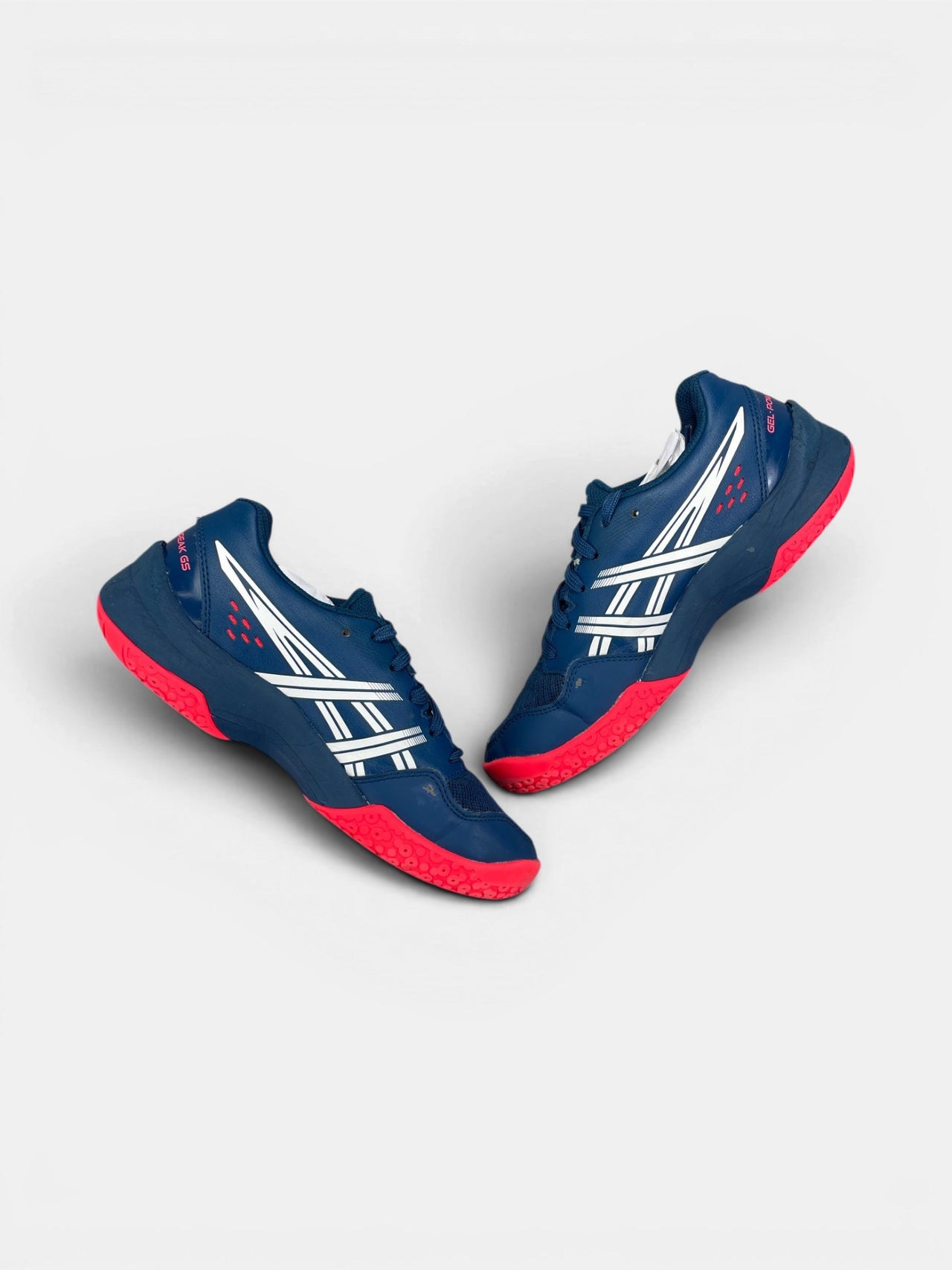 Asics Powerbreak GS — buty sportowe damskie w bardzo dobrym stanie rozmiar 37, zewnętrzny panel prawego buta