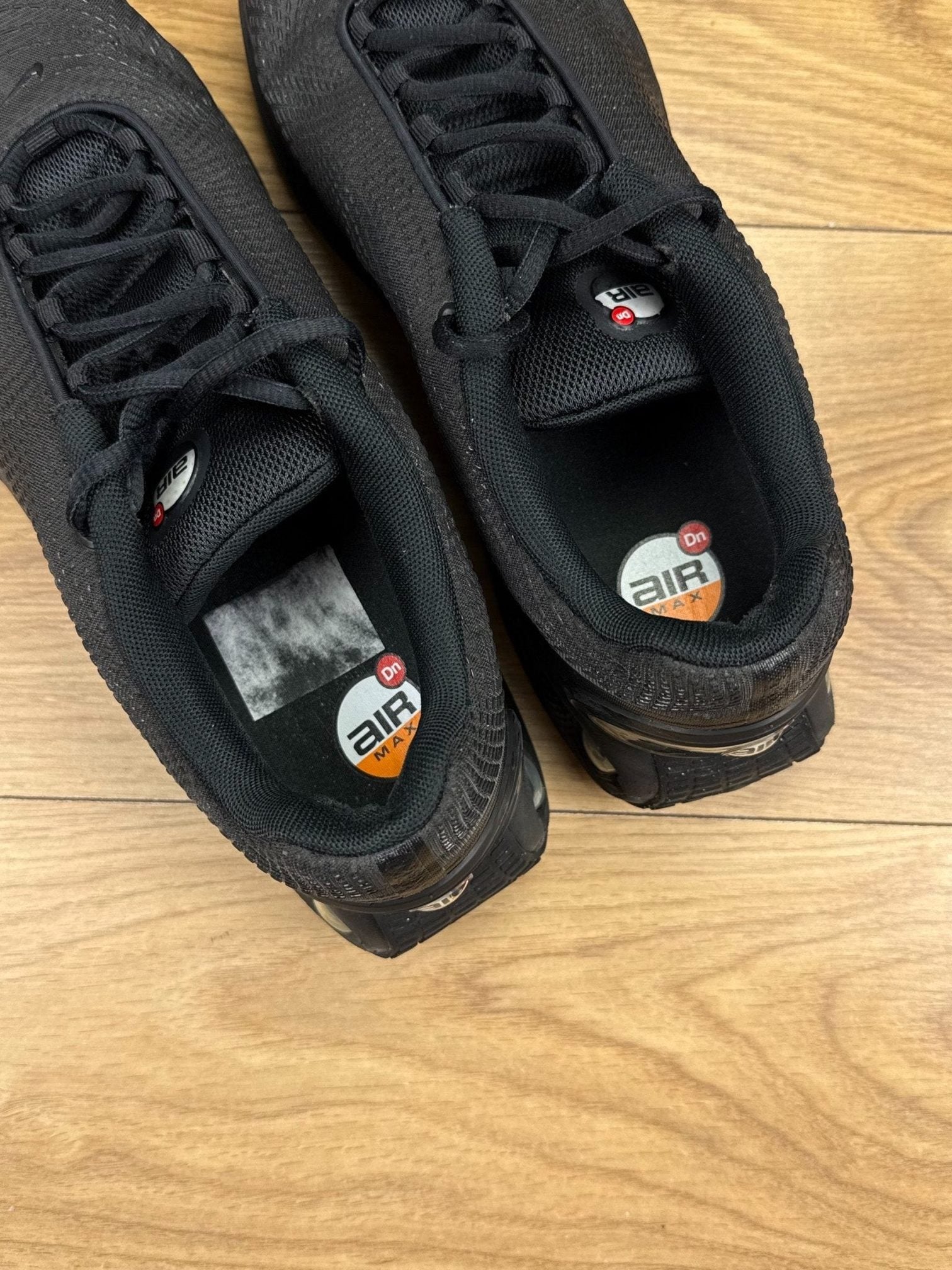 Nike Air Max Dn Black Metallic Grey — buty sportowe męskie w bardzo dobrym stanie rozmiar 45.5, widok z boku