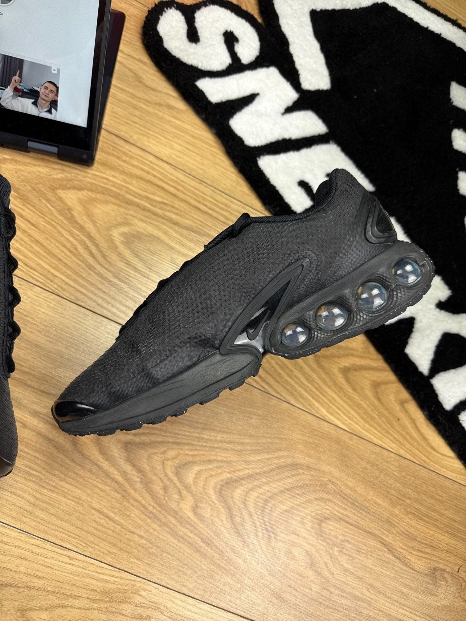 Nike Air Max Dn Black Metallic Grey — buty sportowe męskie w bardzo dobrym stanie rozmiar 45.5, widok z góry