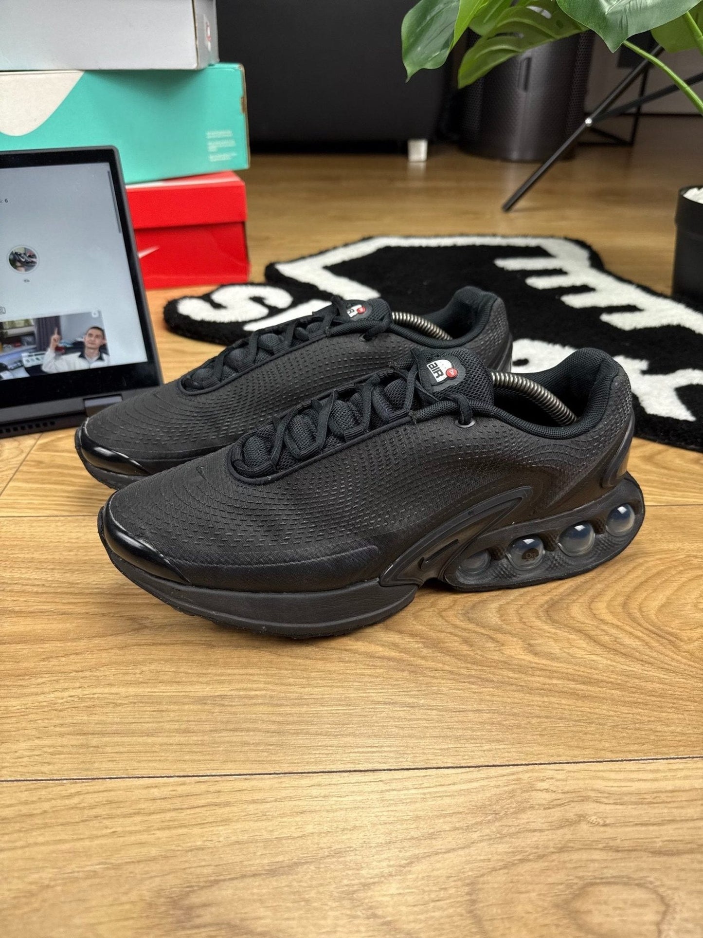 Nike Air Max Dn Black Metallic Grey — buty sportowe męskie w bardzo dobrym stanie rozmiar 45.5, widok z tyłu