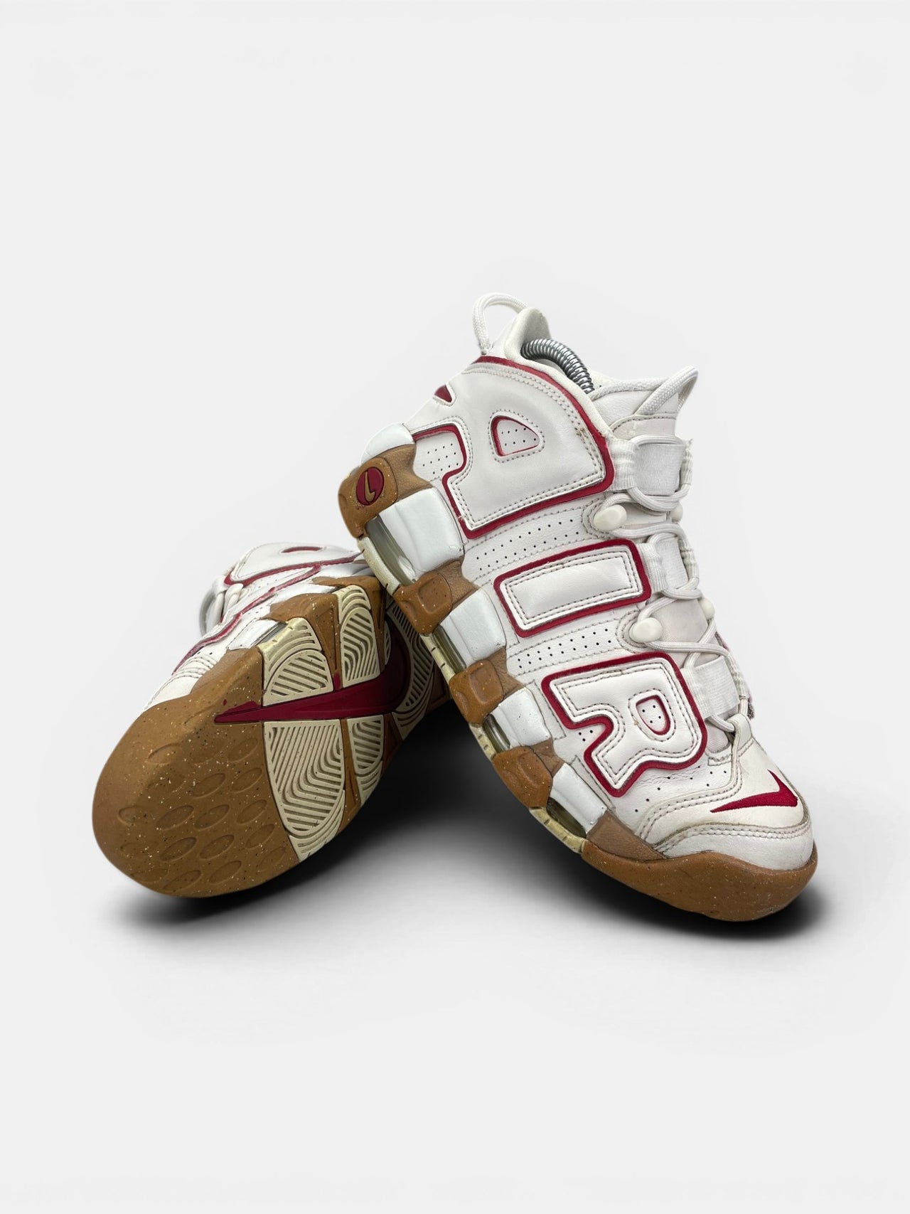 Nike Air More Uptempo Phantom Gym Red Gum — buty sportowe damskie w bardzo dobrym stanie rozmiar 39, boczny profil