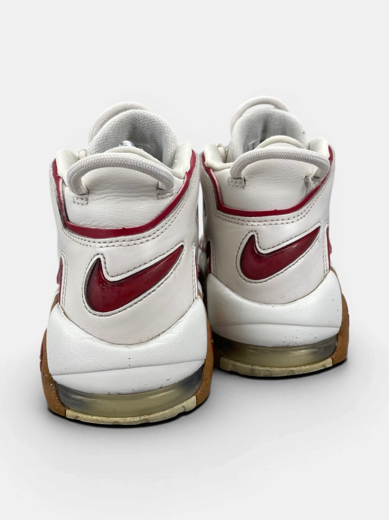 Nike Air More Uptempo Phantom Gym Red Gum — buty sportowe damskie w bardzo dobrym stanie rozmiar 39, widok z tyłu